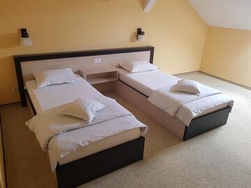 Фото номера Двухместный номер с 1 кроватью или 2 отдельными кроватями Отель Hotel Edelweiss г. Медиаш 18